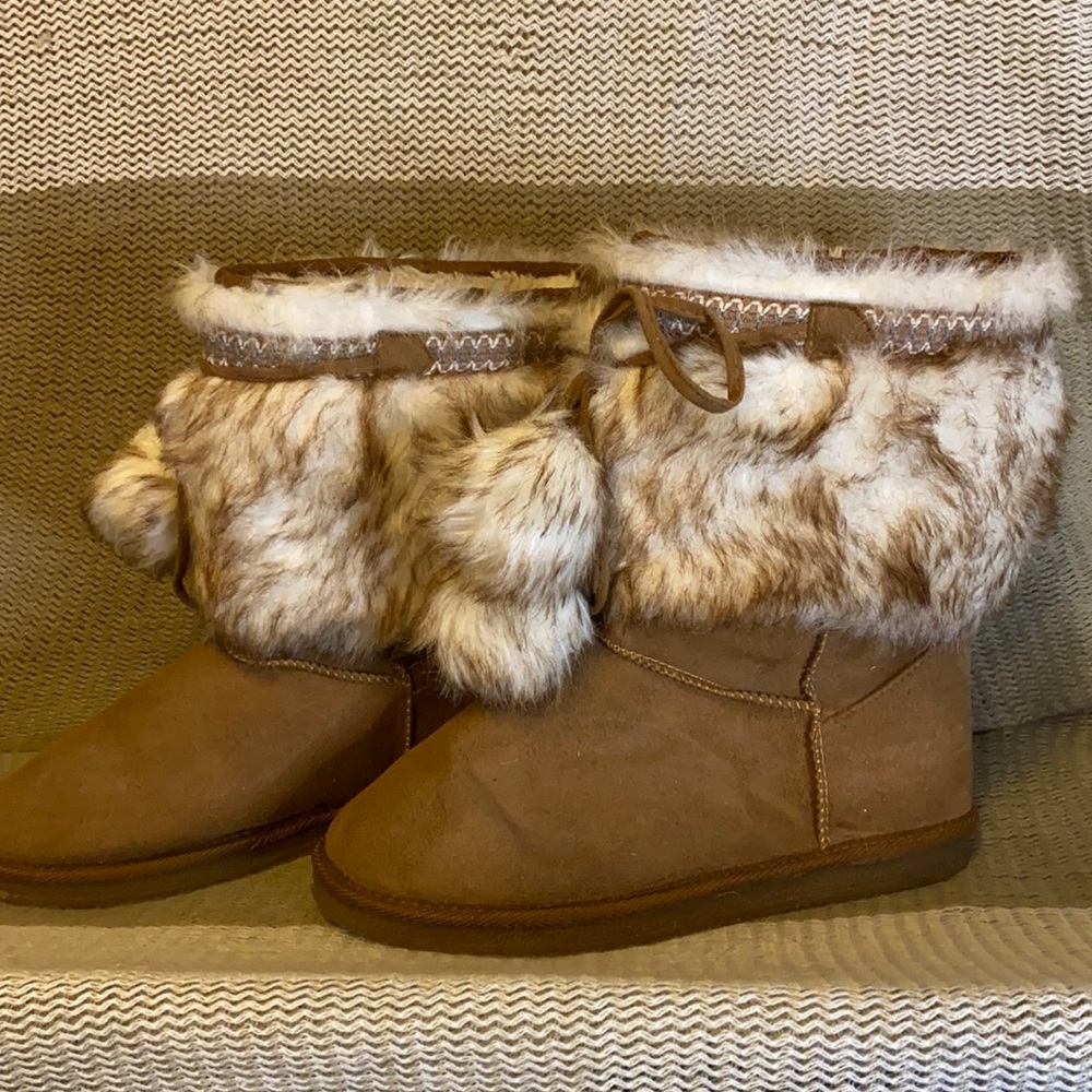 JustFab Fur lined Ugg like Boots- Size 8
